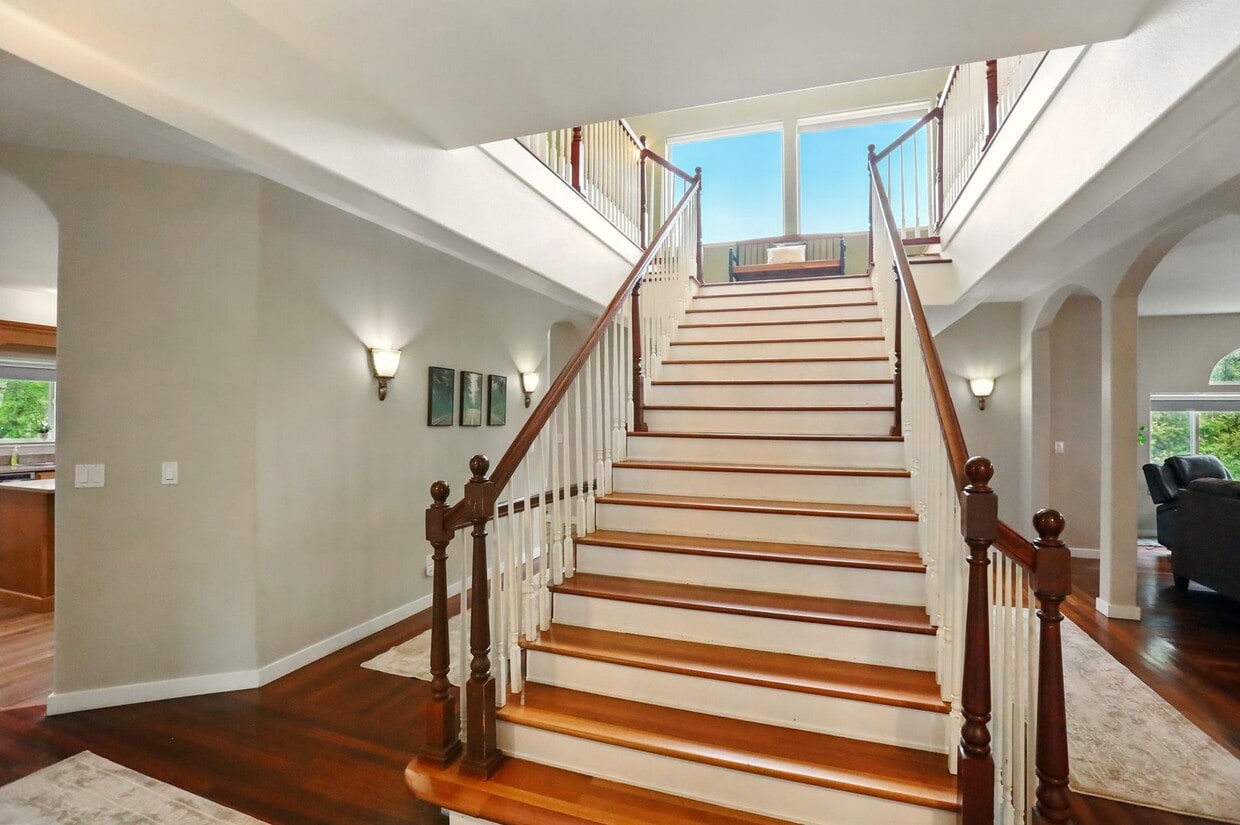 Primary Photo - Short Term Rental! Beautiful Fully furnish...