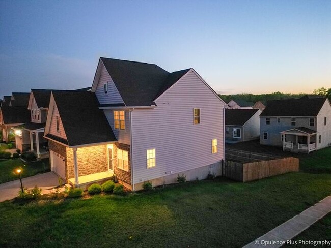 Building Photo - Gorgeous 3 Bed 3.5 Bath Fairborn Home!
