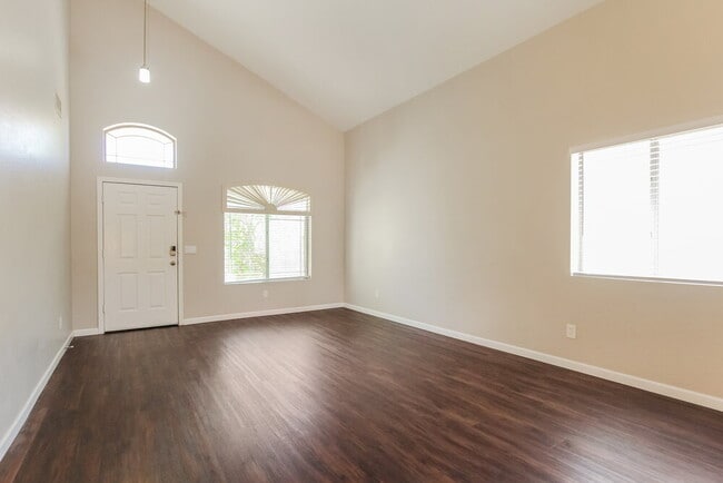 Building Photo - 5564 S 240th Dr