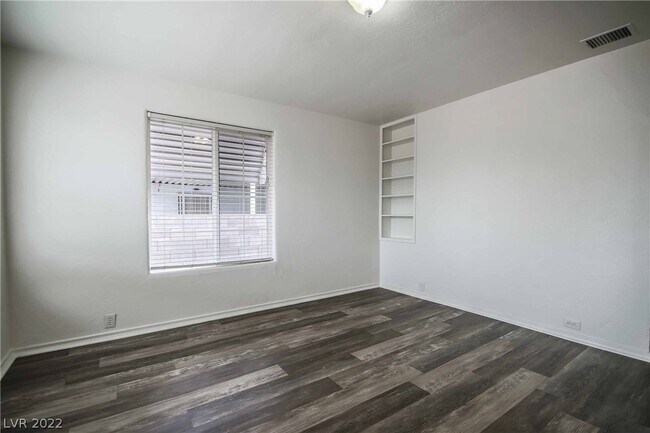 Building Photo - 640 6th St