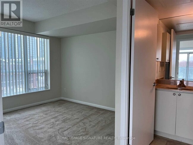 Building Photo - 231 Fort York Blvd