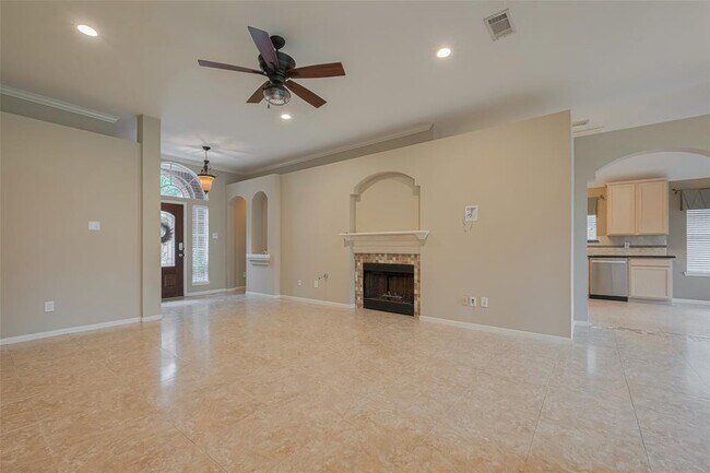 Building Photo - 9502 Willow Crossing Dr