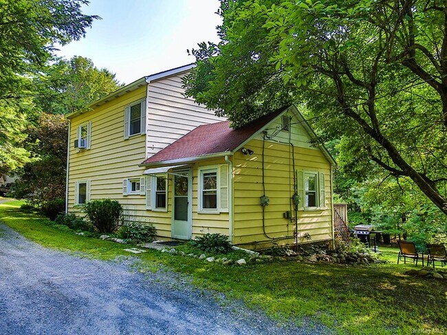 Building Photo - 180 Shoddy Hollow Rd