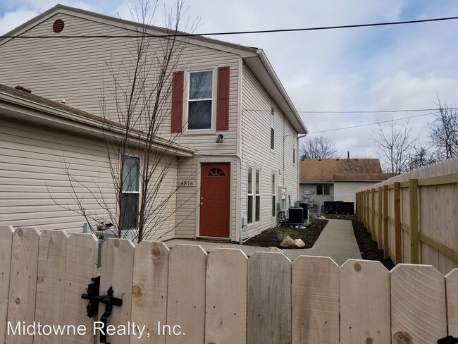 Building Photo - 4816-4816 Woodmark Dr