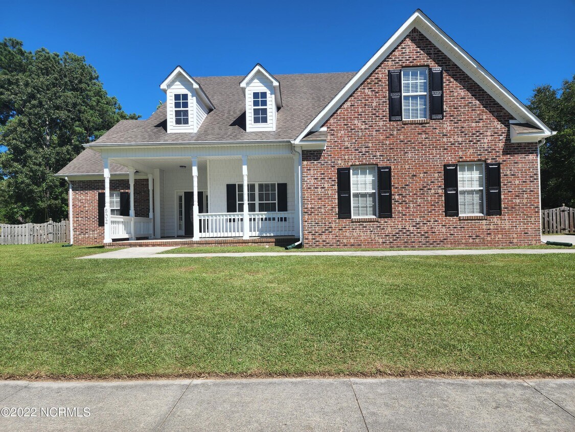 Primary Photo - 802 Welton Cir