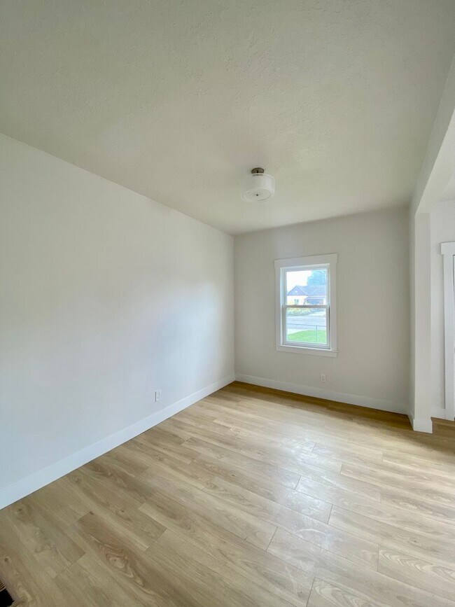 Building Photo - 840 West