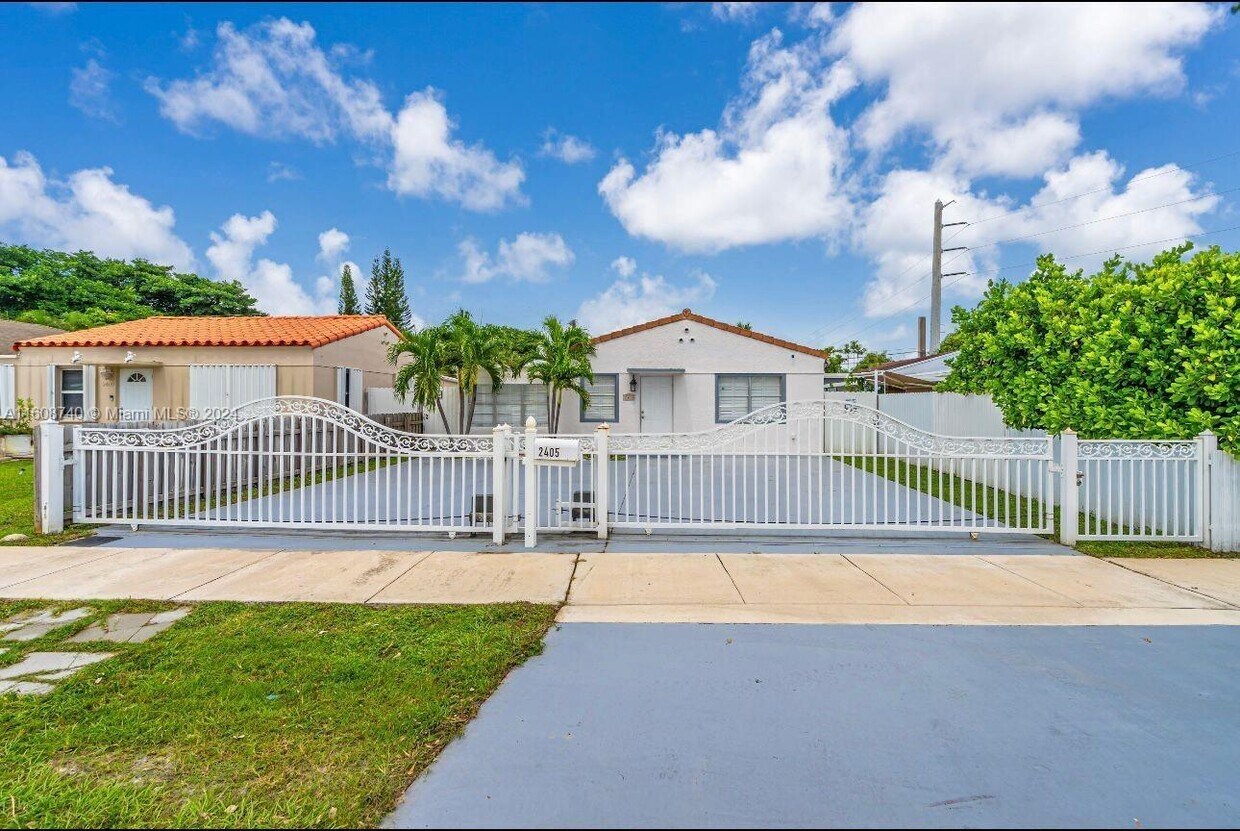 Primary Photo - 2405 Funston St