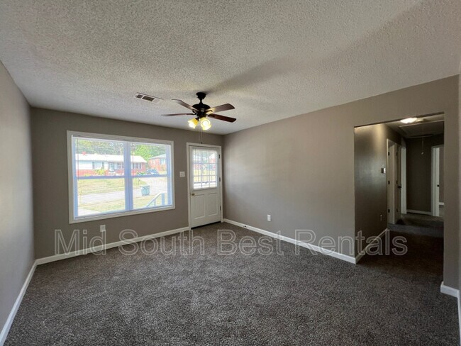 Building Photo - 3708 Debby Dr