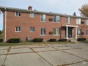 Building Photo - 66 Riverview Dr