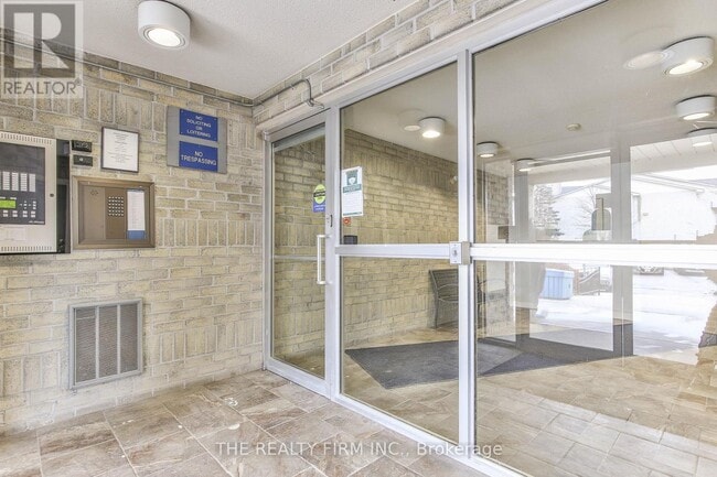 Building Photo - 729 Deveron Crescent