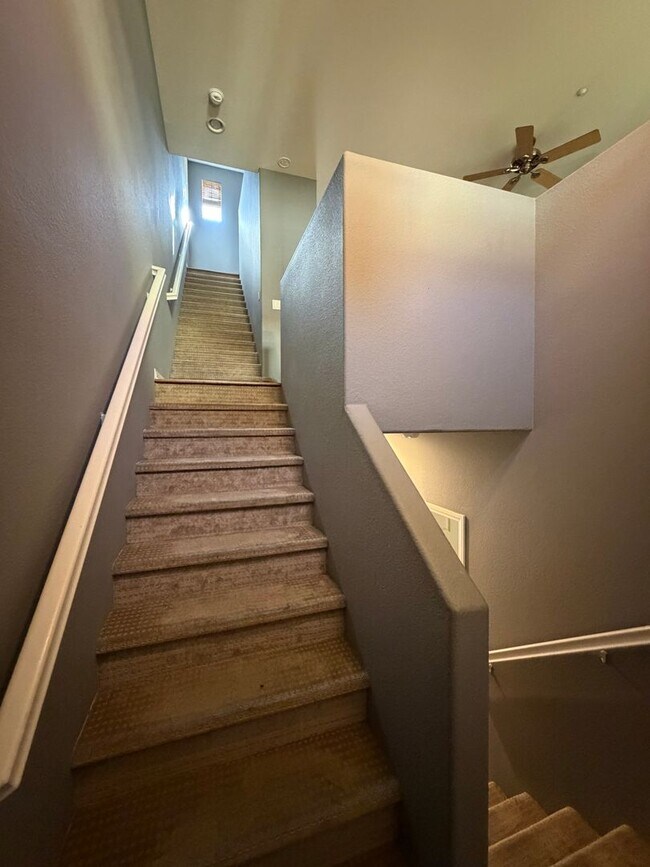 Foto del edificio - ESCALA - Luxury 2 / 2.5 Townhouse + 2 Car Garage in Gated Escala Community