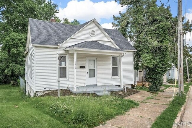 Building Photo - Completely remodeled and move-in ready!