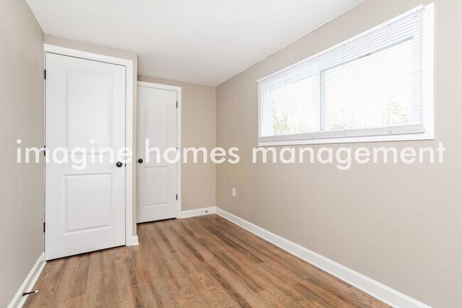 Building Photo - Stunning 3 Bedroom Home in Cleveland!