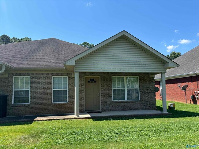 Building Photo - 136 Riverside Dr