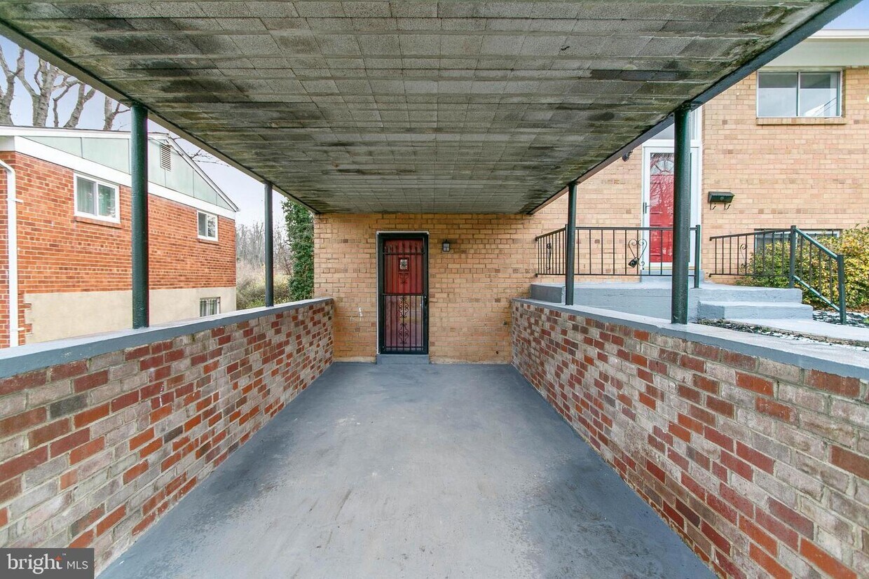 Primary Photo - 4557 C St SE