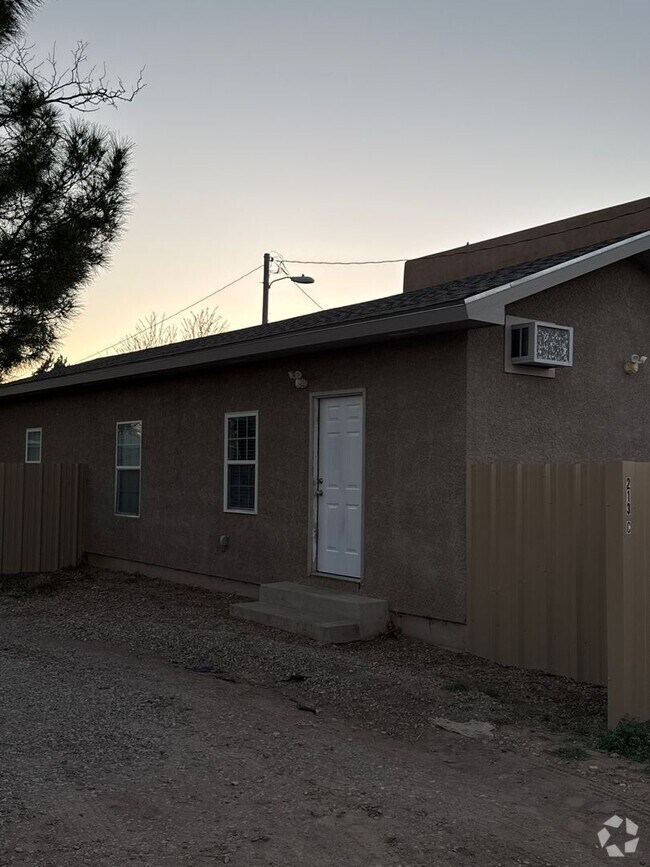 Building Photo - 213 S Ave E