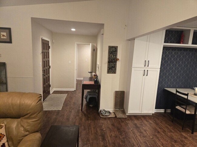 Foto del edificio - 3BR/2BA in a great location off Tower Road!