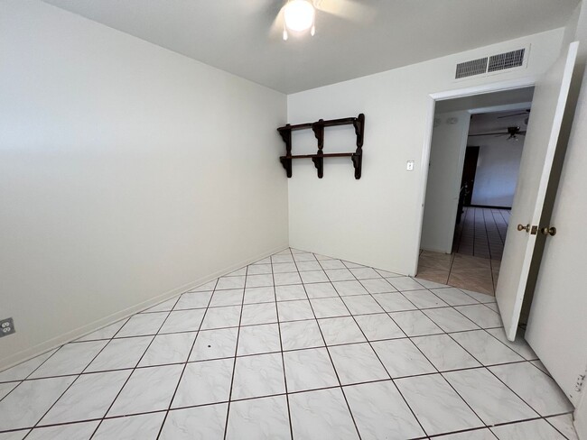 Foto del edificio - Charming Hacienda-Style Home with Spacious...