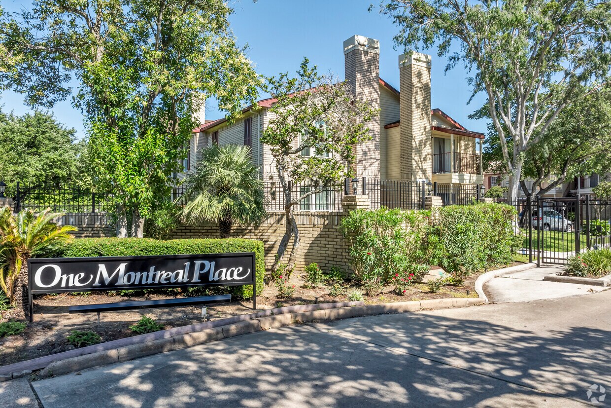 One Montreal Place Apartments in Houston, TX