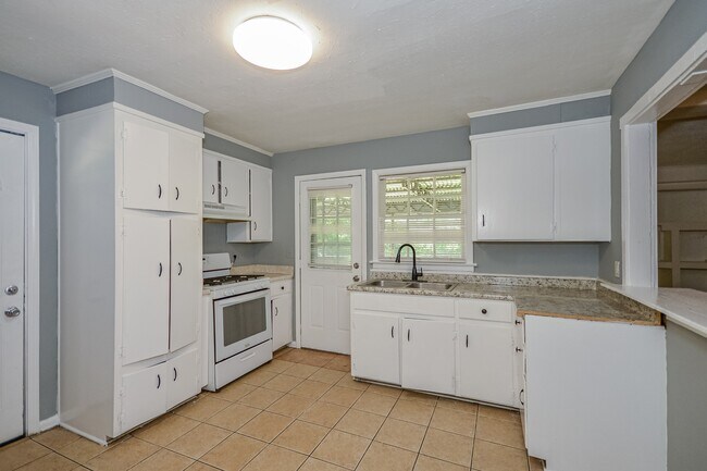 Building Photo - 4244 Sunshine Dr