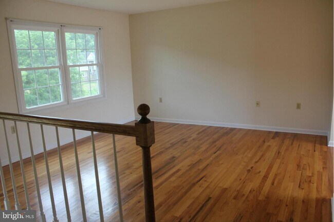 Building Photo - 209 Lakeside Dr