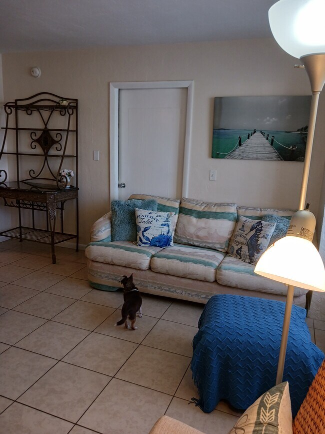 Foto del edificio - 21067 Meehan Ave