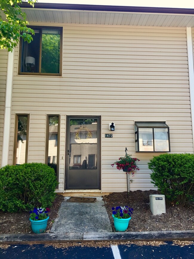 Building Photo - 1472 Tenbury Dr