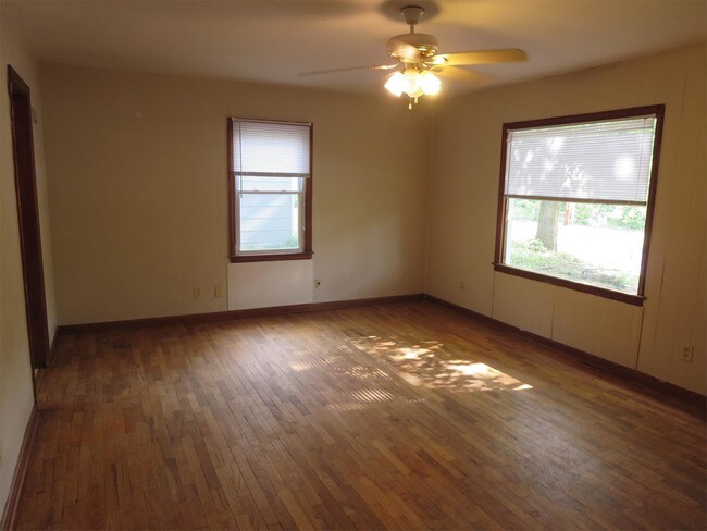 Building Photo - 418 S 18th St