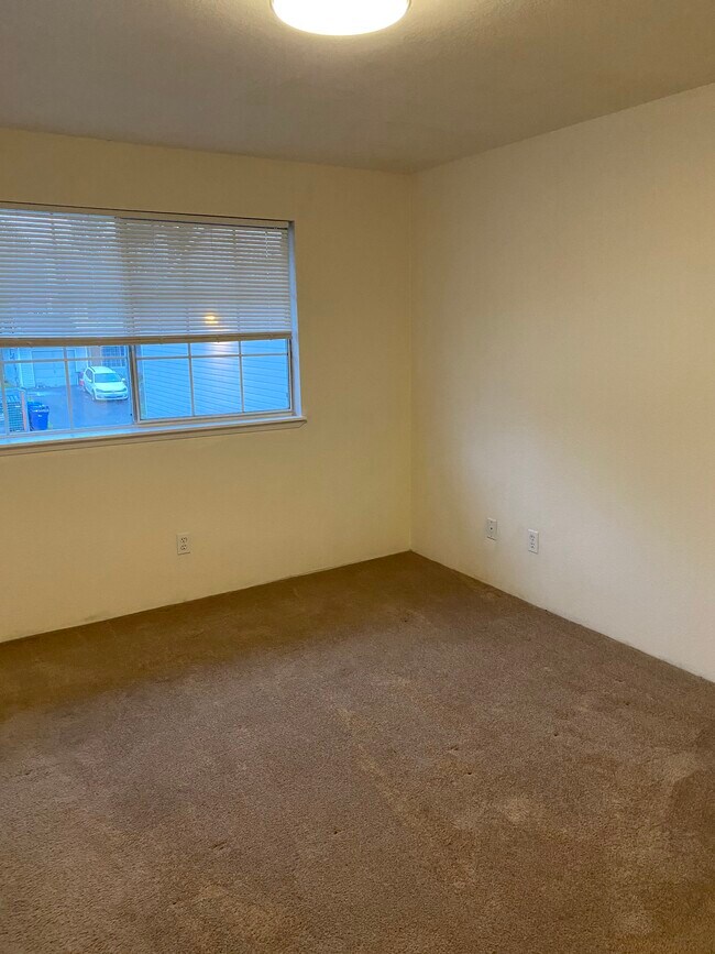 Building Photo - 12733 13th Ln SW