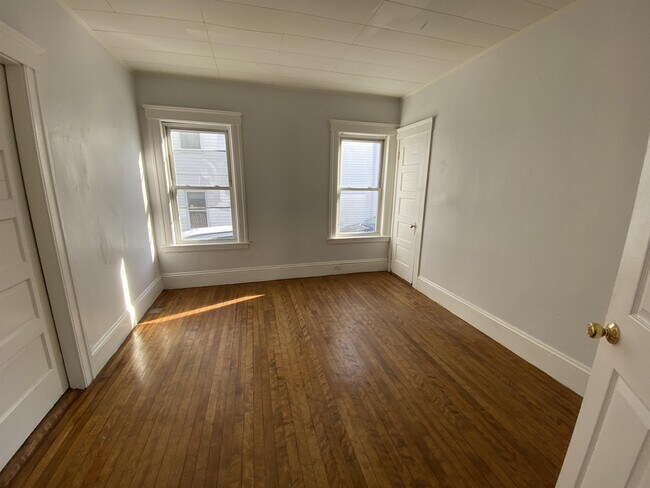 Building Photo - 7 Mott St