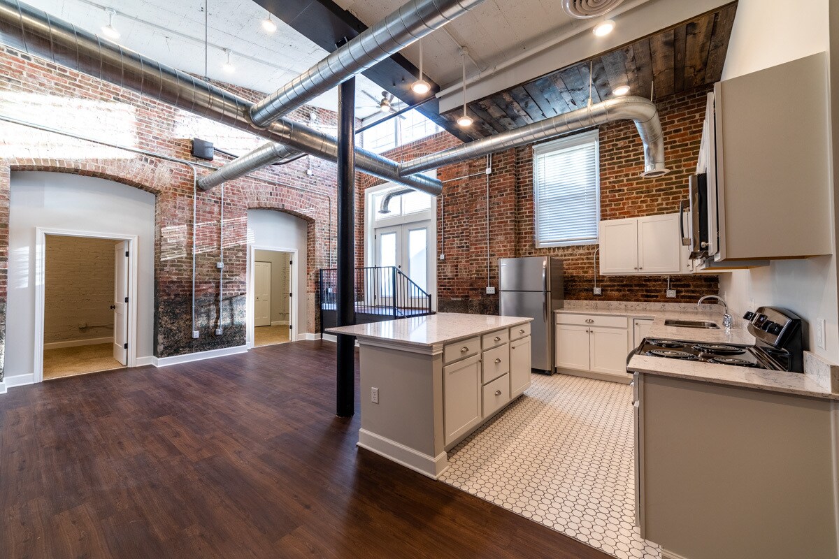 Buckingham & Balmoral Apartments in Indianapolis, IN