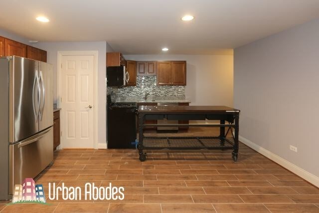 Building Photo - 1446 W Fullerton Ave