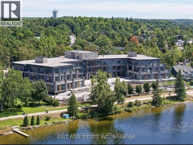 Building Photo - 99 Louisa St