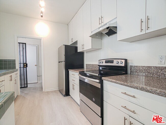 Foto del edificio - 336 S Wilton Pl