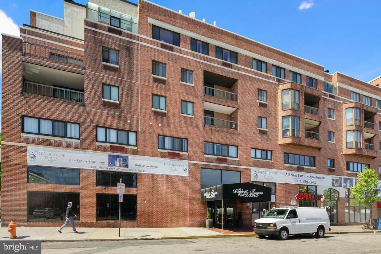Primary Photo - 200-10 Lombard St