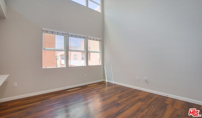 Foto del edificio - 1033 Doreen Place St