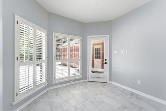 Building Photo - 3319 Vista Lake Dr