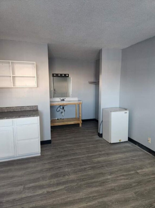 Foto del edificio - 401 N. East Avenue-14