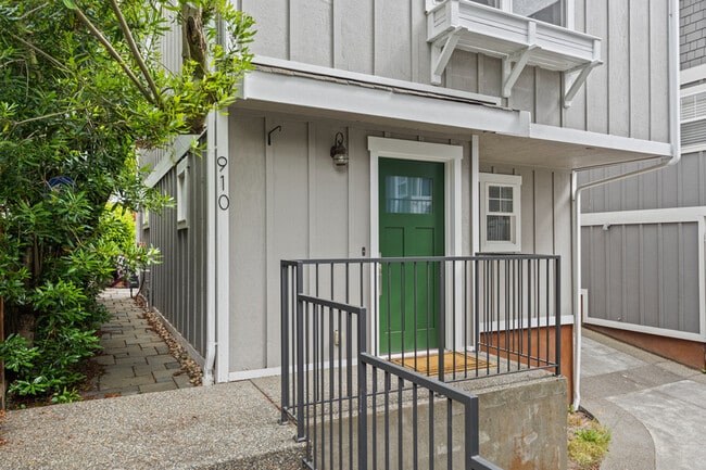 Building Photo - 910 N 74th St