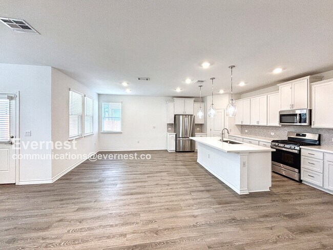 Foto del edificio - 2907 Bronx Dr