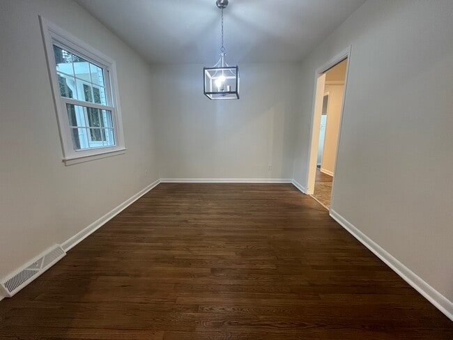 Foto del edificio - 908 Lynbrook Dr