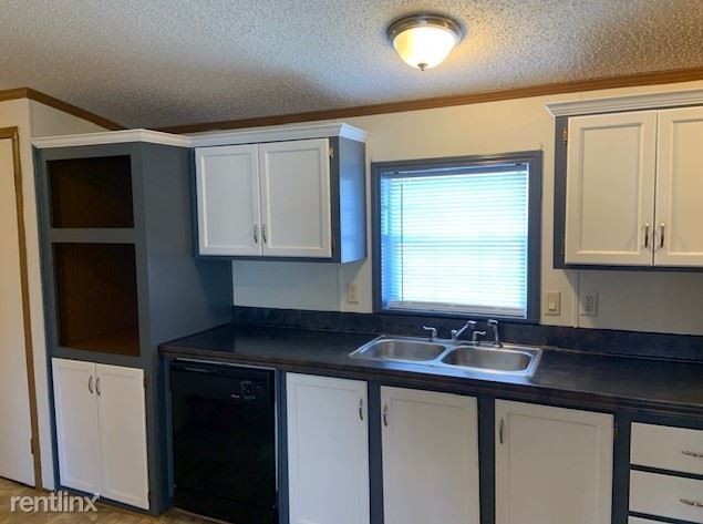 Building Photo - 30 Pineview Dr