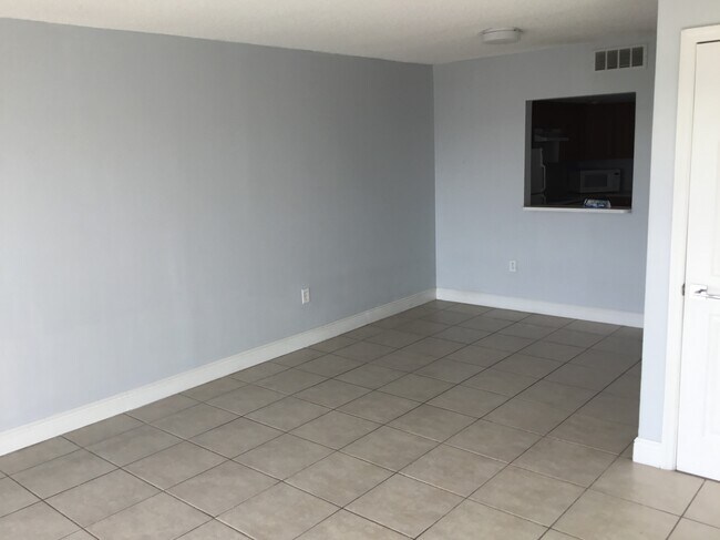 Comedor - 9375 Fontainebleau Blvd #L422