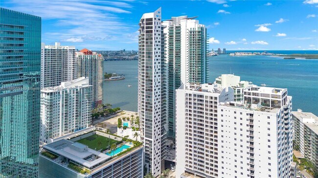 Foto del edificio - 1300 Brickell Bay Dr