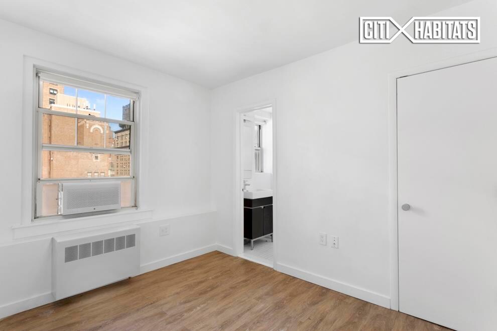 Foto del edificio - 166 W 75th St
