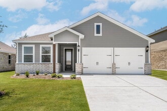 Building Photo - 232 Live Oak Ln
