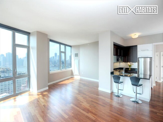 Building Photo - J Condominium