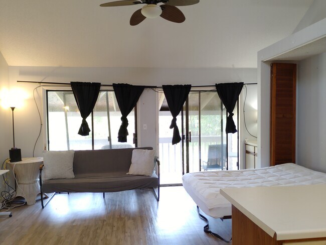 Foto del edificio - 500 Fairway Village Dr