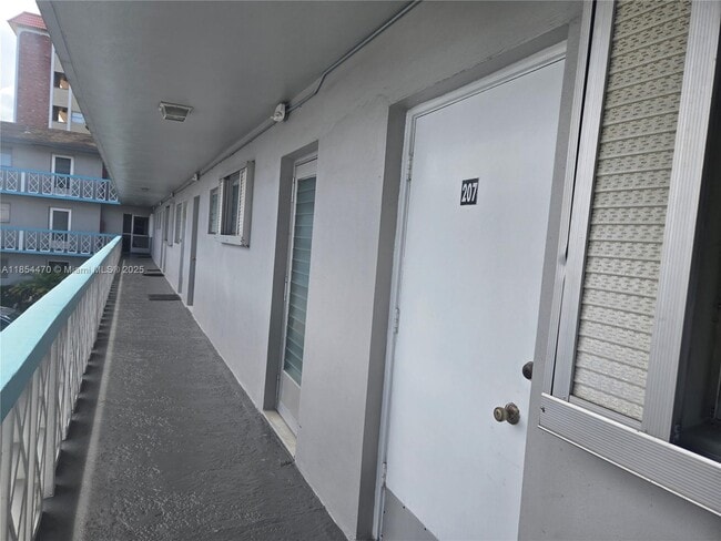 Foto del edificio - 1021 Crystal Lake Dr
