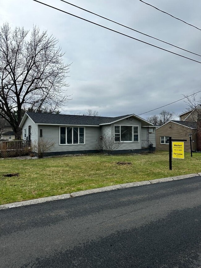 Building Photo - 912 Mann Ave